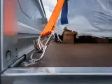 Jak przewieźć lodówkę na leżąco? Uniknij kosztownych błędów!