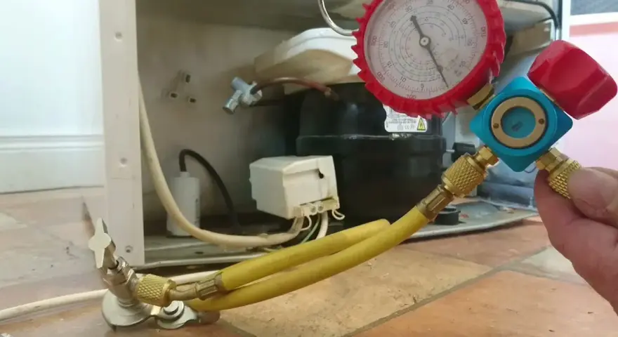 Jak sprawdzić gaz w lodówce? Objawy, diagnoza, koszty naprawy