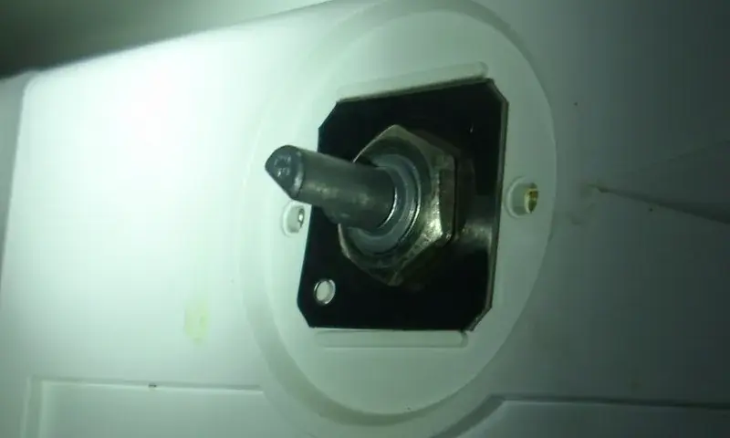 Sprawdź termostat w lodówce: Diagnozuj sam, oszczędź na serwisie!